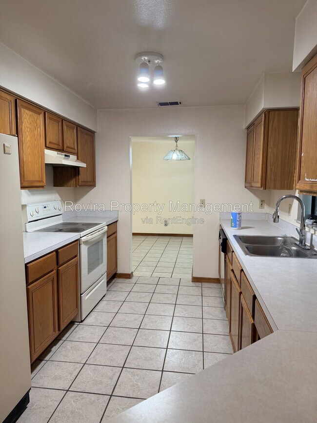Building Photo - 602 Wallaby Ln