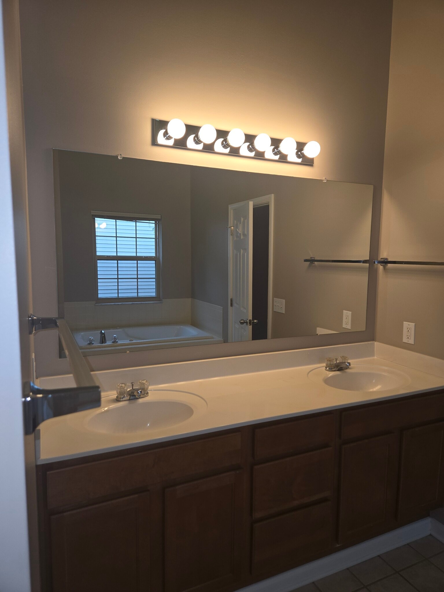 Master Bath - 44 Village Green Dr