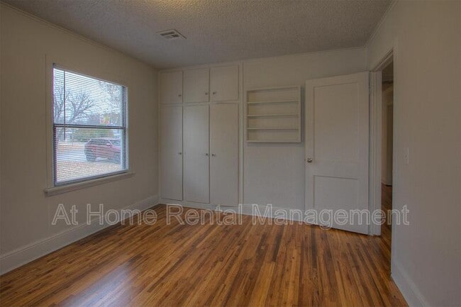 Building Photo - 1331 E 43rd St