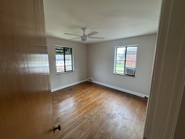 Building Photo - 18 N Huron Ave