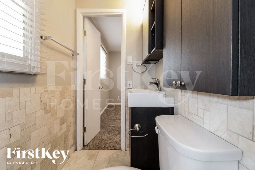 Building Photo - 6836 S Terrace Rd