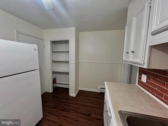 Building Photo - 66 Market St