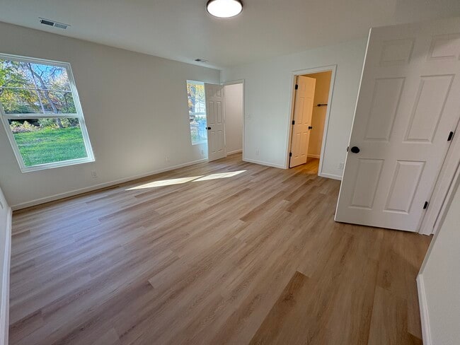 Building Photo - Hillside Dr