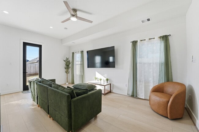 Building Photo - 7908 Brandon St