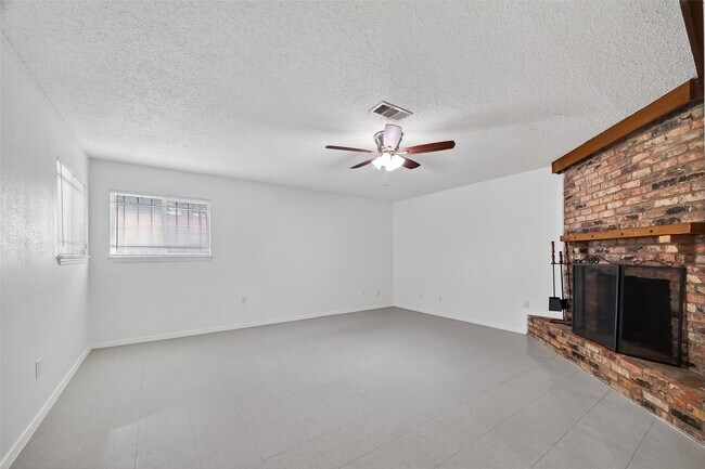 Building Photo - 15022 Chipman Ln.