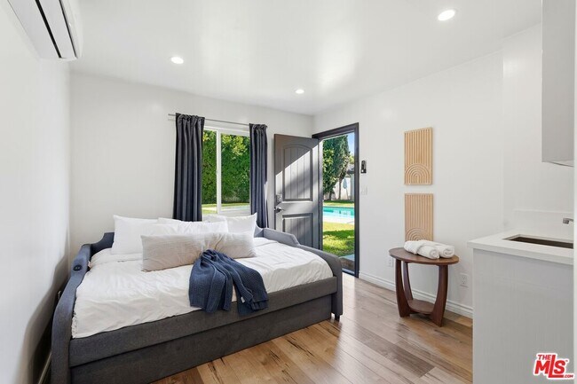 Building Photo - 13201 Bloomfield St