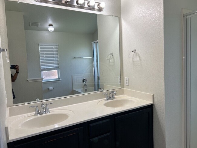 Building Photo - 6109 Malachi Ln