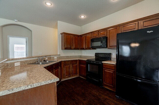 Building Photo - 3 Bedroom 2 Bath West Fay Home w/HUGE Backyard!