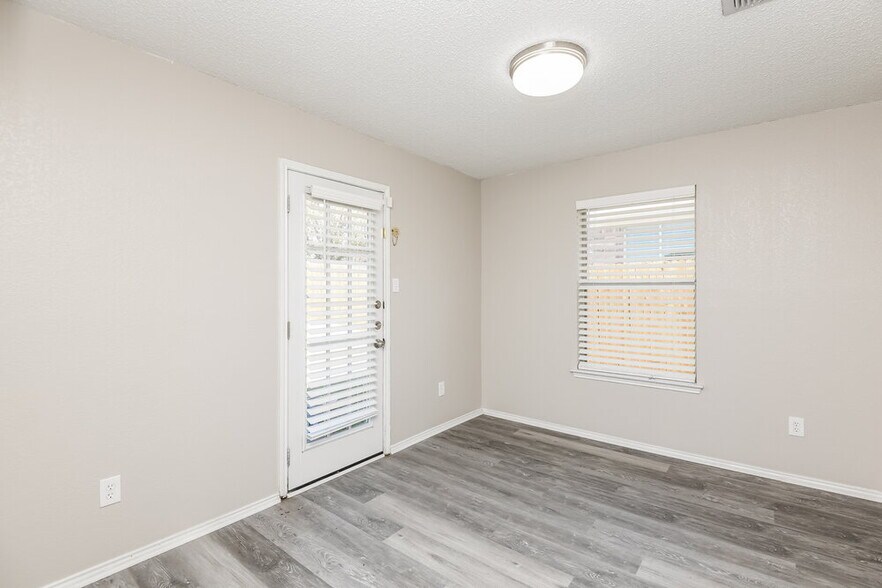 Building Photo - 2428 Ensenada Ln