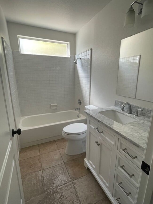 Building Photo - Gorgeous Single Story Home in The Coveted Valencia Summit Community!