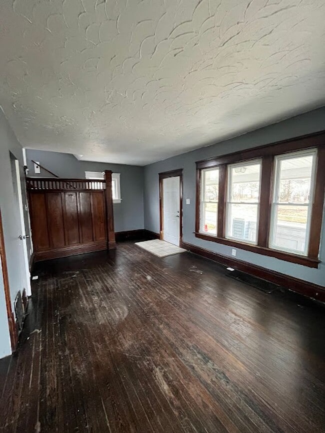 Building Photo - 3 Bedroom 1 Bathroom Home for Rent - Appli...