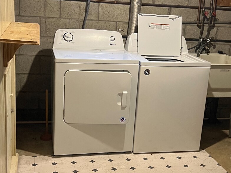 Building Photo - 9019 Saddle Horn Dr