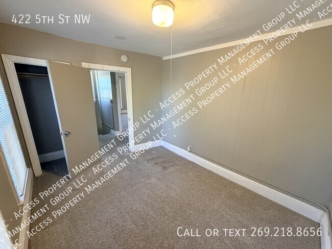 Building Photo - 422 5th St NW