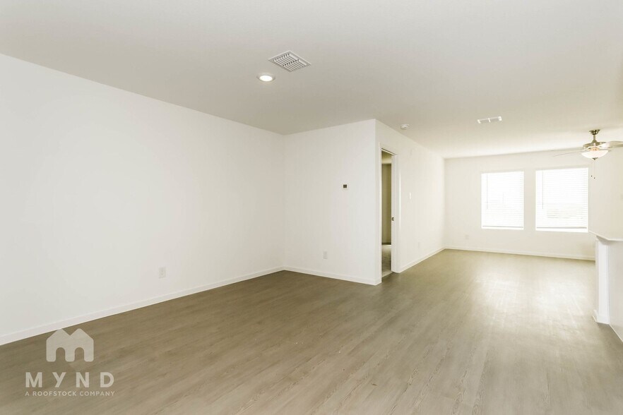 Building Photo - 2733 Mistwood Dr