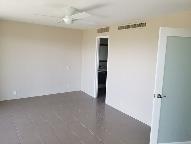 Building Photo - MODERN HIGH-RISE CONDO/11TH FLOOR OF LVCC ...