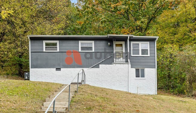 Building Photo - 3 Bedroom Home in St. Elmo! $350 off your ...