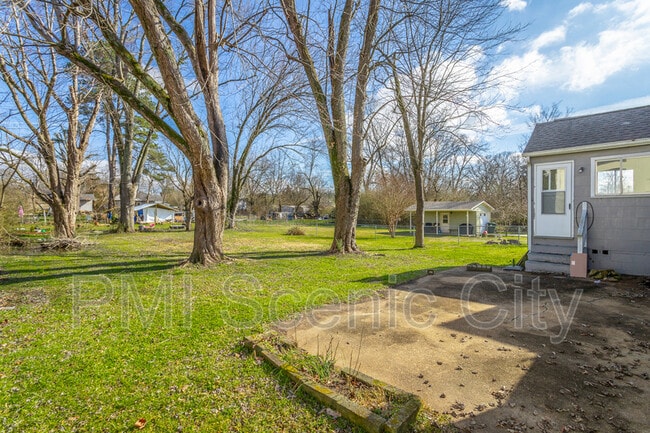 Building Photo - 210 Chickamauga Rd