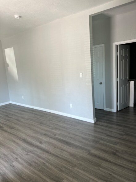 Building Photo - 340 W Highland Ave