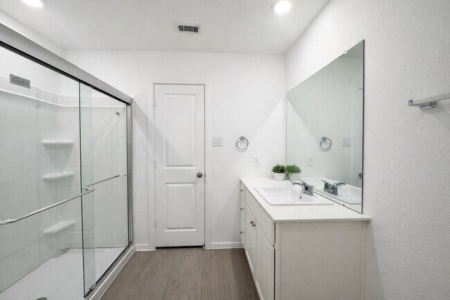 Building Photo - 15679 Plum Brk Dr