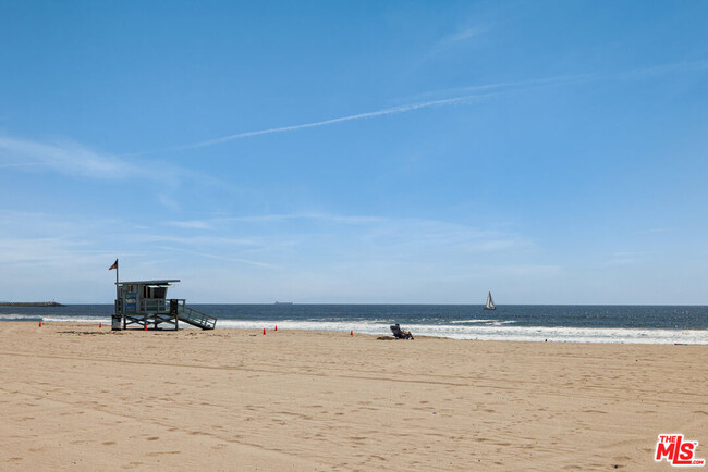 Building Photo - 3412 Ocean Front Walk