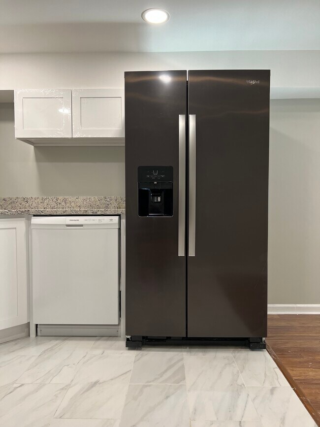 Building Photo - 1833 N Sawyer Ave