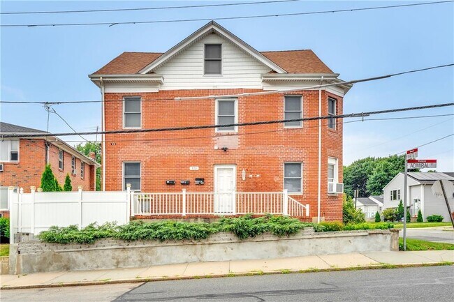 Primary Photo - 773 Admiral St