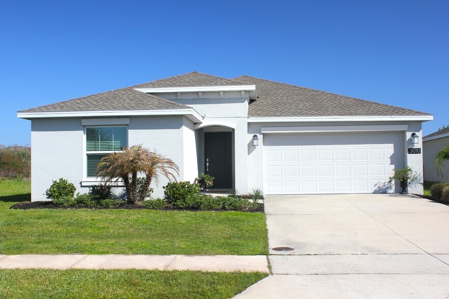 Building Photo - 5010 Four Strand Ct