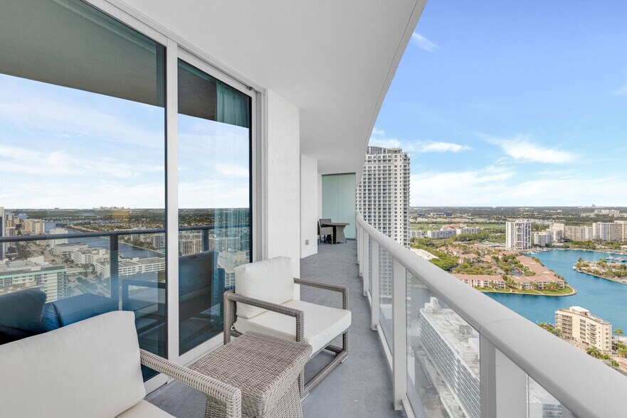 Building Photo - 4111 S Ocean Dr