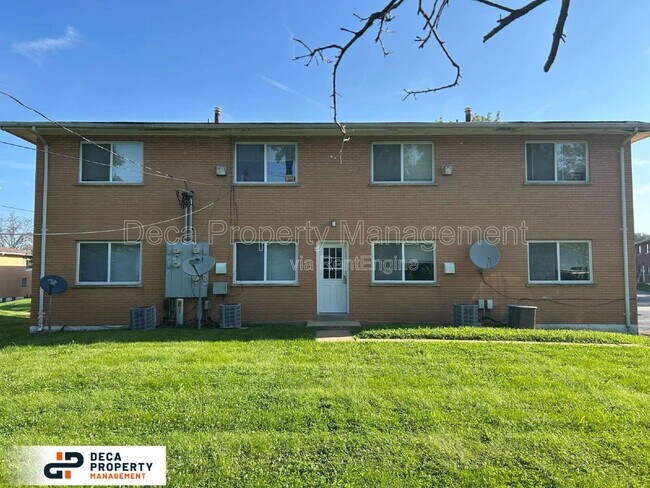 Building Photo - 9910 Broadmoor Dr