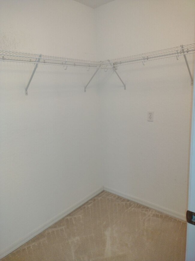 Building Photo - Beautiful home in Stonecrest