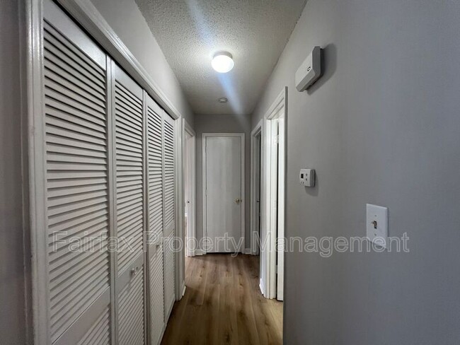 Building Photo - 227 Bridgefield Pl