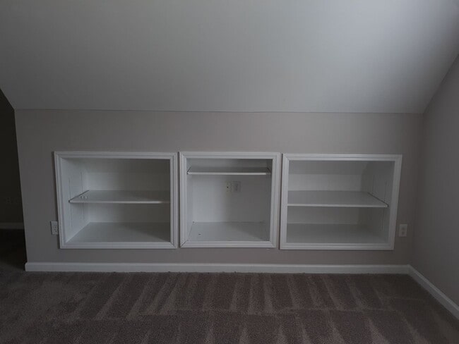 Building Photo - MOVE IN SPECIAL - $300 OFF THE FIRST FULL ...