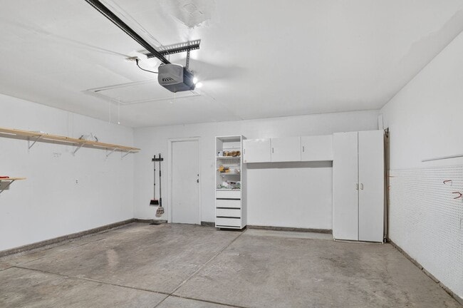 Building Photo - Charming Two Story Home Located in North Las Vegas