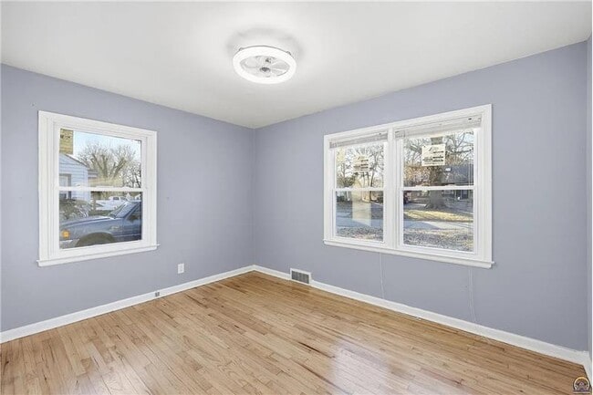 Building Photo - 2116 SW Plass Ave