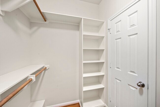 Building Photo - 1726 Stacy Falls