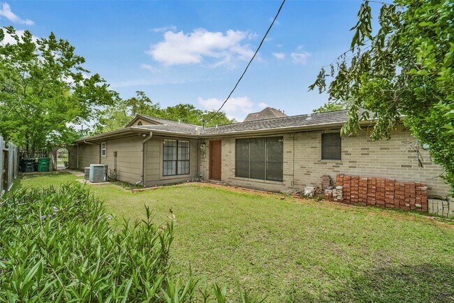 Building Photo - 5147 Beechnut St