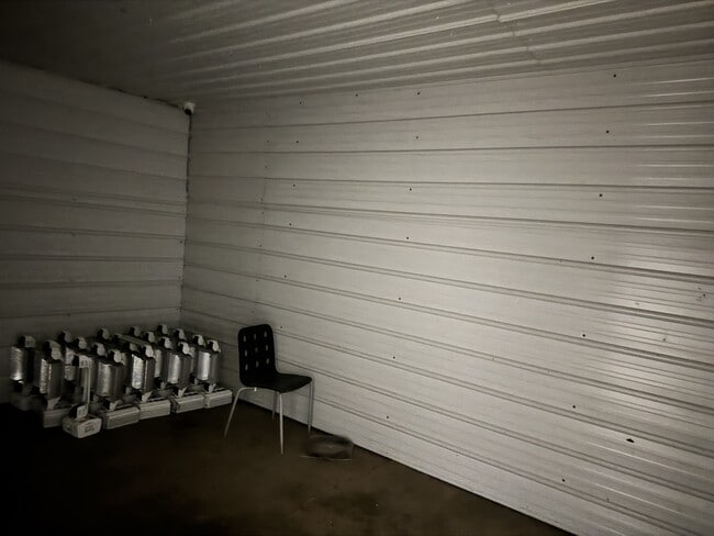 Building Photo - 16093 SW Roy Rogers Rd