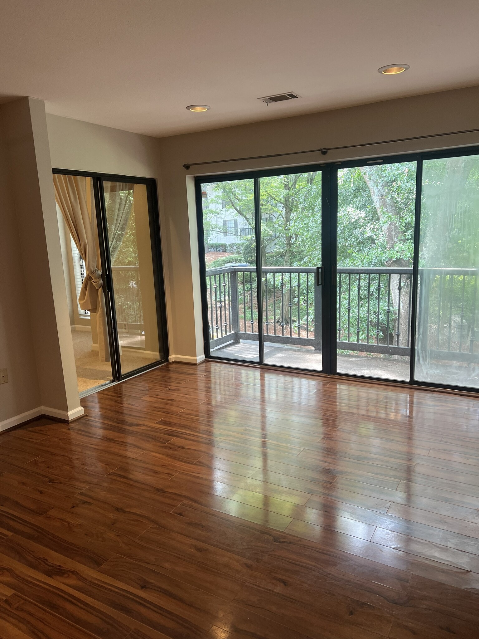 Building Photo - 2301 Pine Heights Dr NE