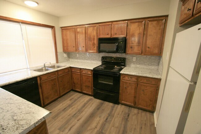 Building Photo - 2301 Raintree Dr