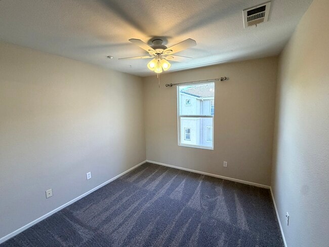 Building Photo - 1267 Elfin Forest Rd E
