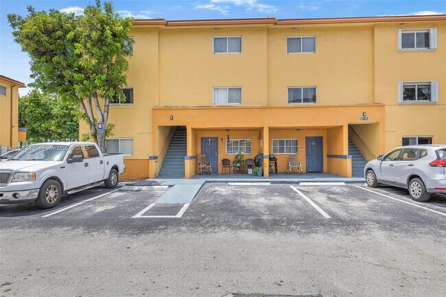 Building Photo - 8240 SW 149th Ct
