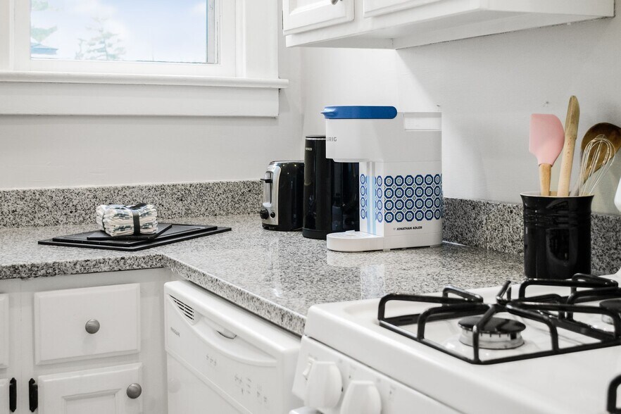 Building Photo - 995 Palmer Rd