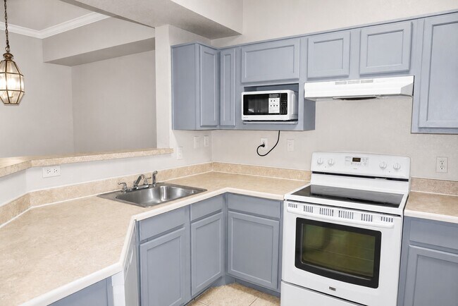 Building Photo - 3701 Castle Pines Ln