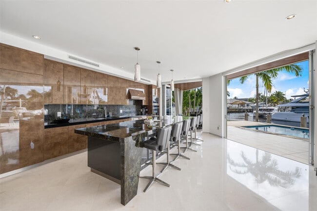 Building Photo - 3300 NE 39th St