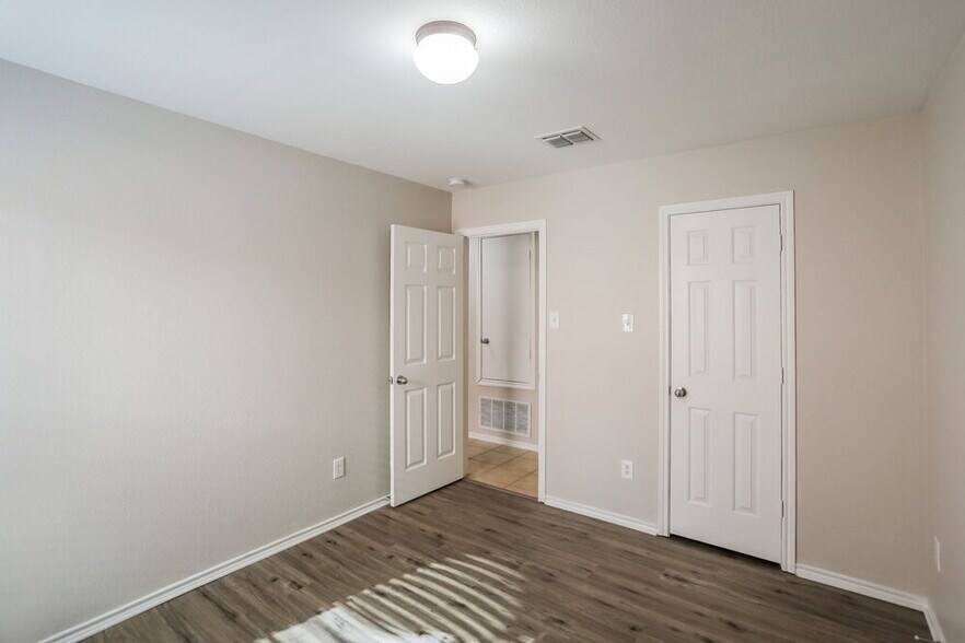 Building Photo - 4720 Fox Sedge Ln