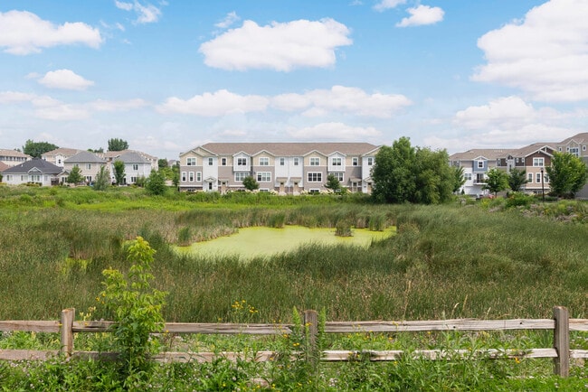 Building Photo - 848 Roselyn Dr