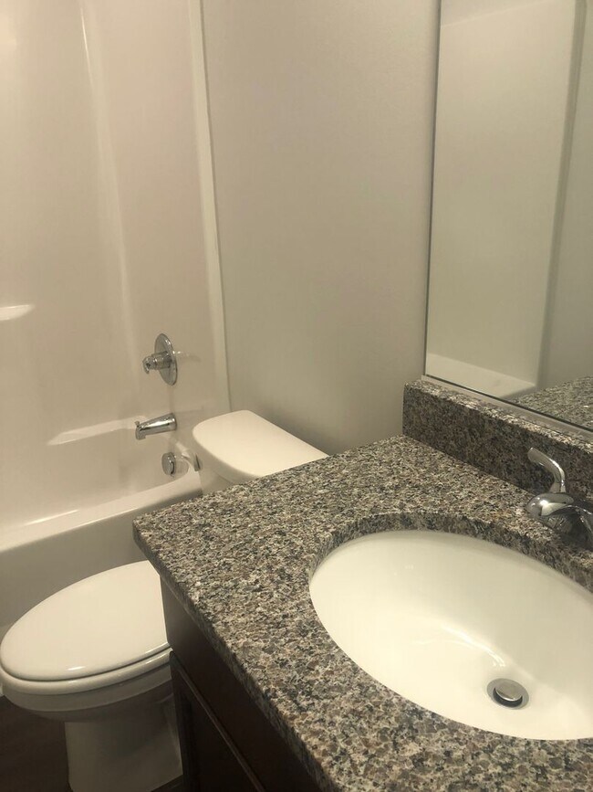 Building Photo - Welcome Home! 4BR/2.5BA in Manning Crossing – Elon