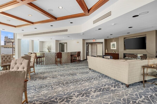 Building Photo - 500 Throckmorton St