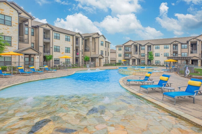 Building Photo - Willowbend