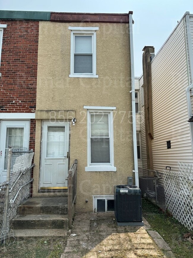 Building Photo - Spacious 3BR Row House with 1.5 bathroom, ...